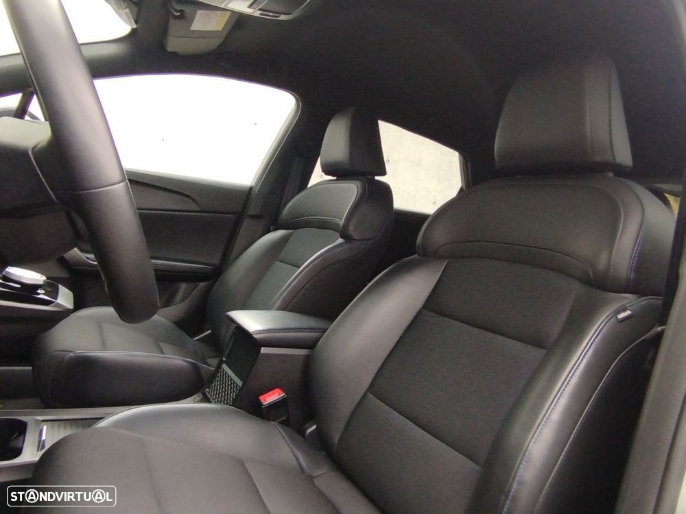 MG MG4 64 kWh Luxury - 39