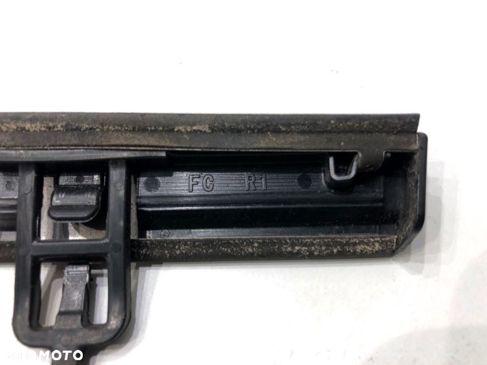 LISTWA ZGARNIAJĄCA PRZÓD PRAWY  HONDA CR-V III (RE_) 2006 - 2022 2.2 i-CTDi 4WD (RE6) 103 kW [140 - 4