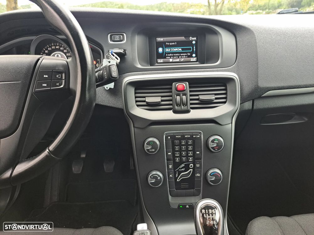 Volvo V40 D2 Kinetic - 19