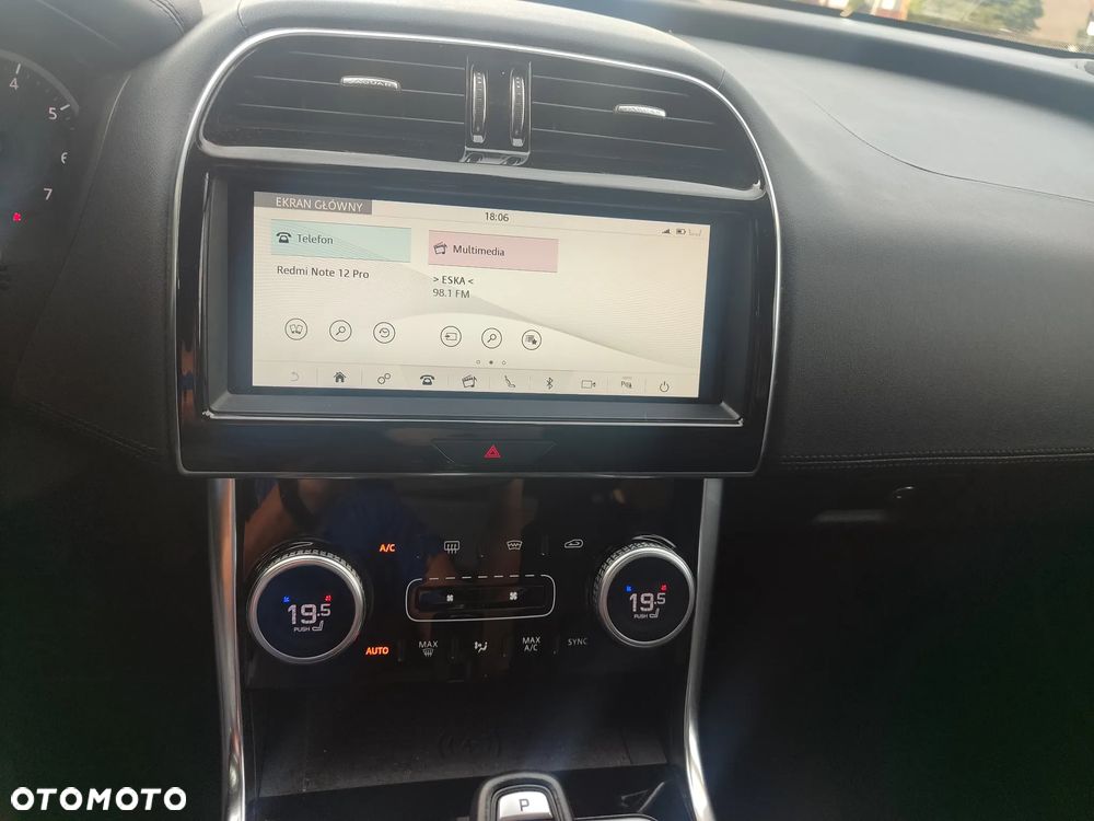 Jaguar XE 2.0 T AWD Prestige - 16