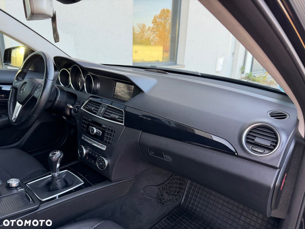 Mercedes-Benz Klasa C 180 Coupe BlueEFFICIENCY - 35