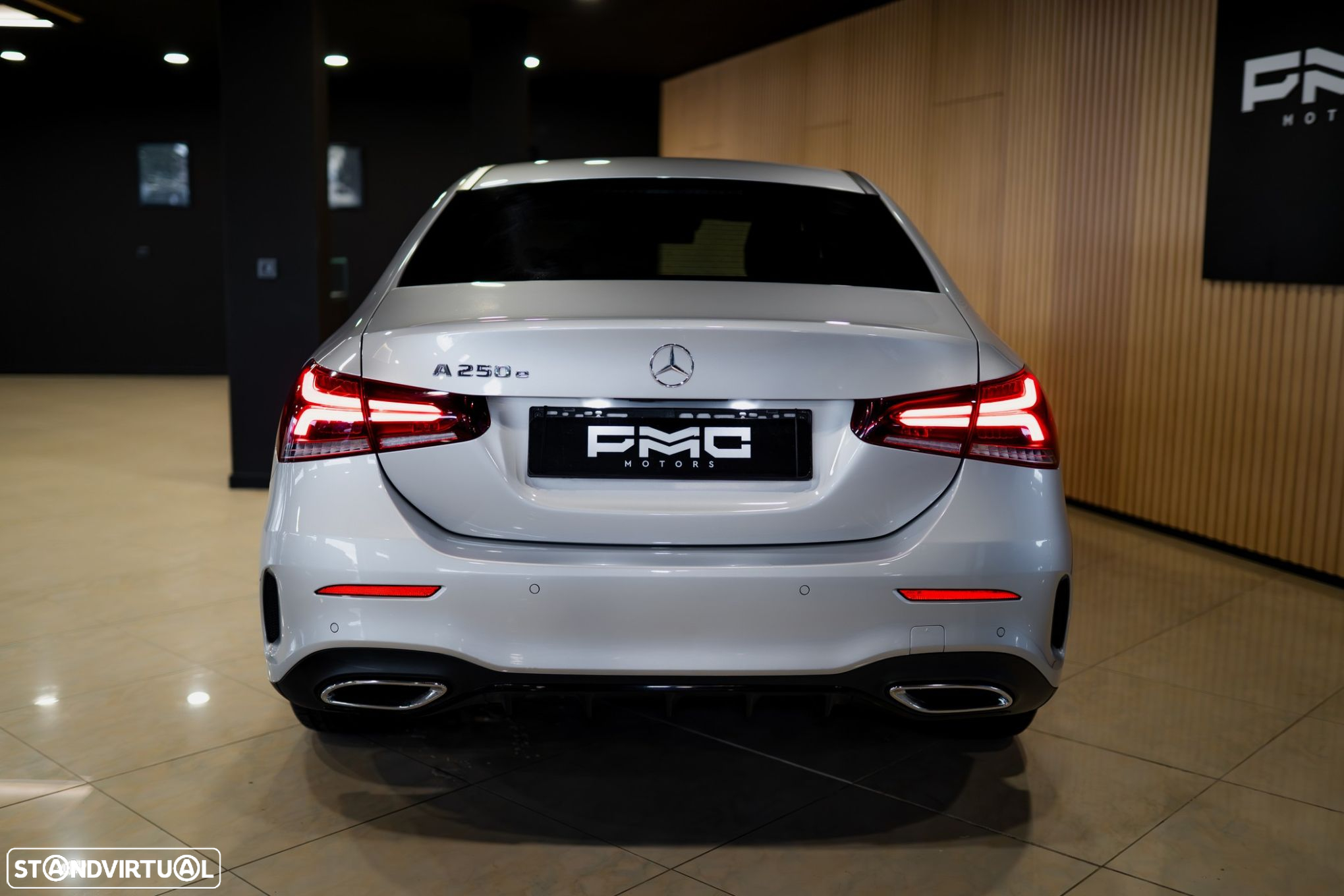 Mercedes-Benz A 250 Limousine e AMG Line - 13