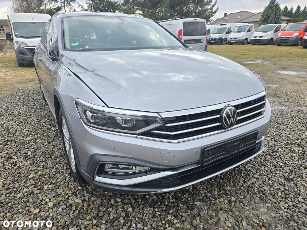 Volkswagen Passat Alltrack 2.0 TDI SCR DSG 4Motion - 11
