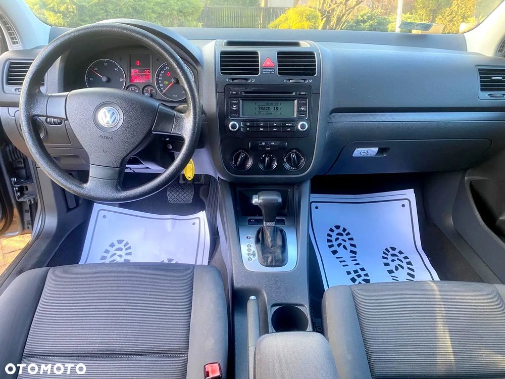 Volkswagen Golf 1.9 TDI Trendline DSG - 19