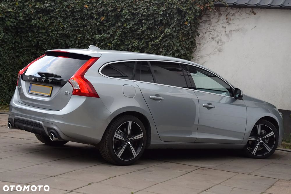 Volvo V60 D5 AWD R-Design Summum - 8