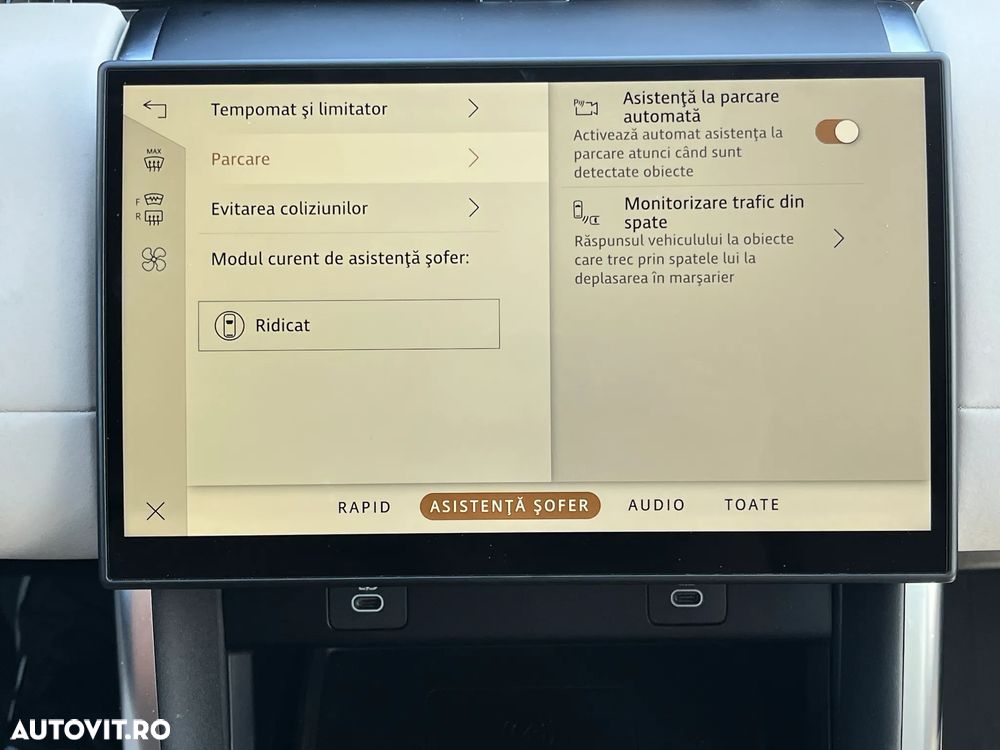Land Rover Discovery Sport - 28