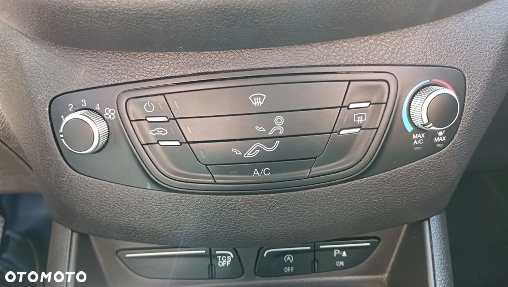 Ford TRANSIT COURIER - 26