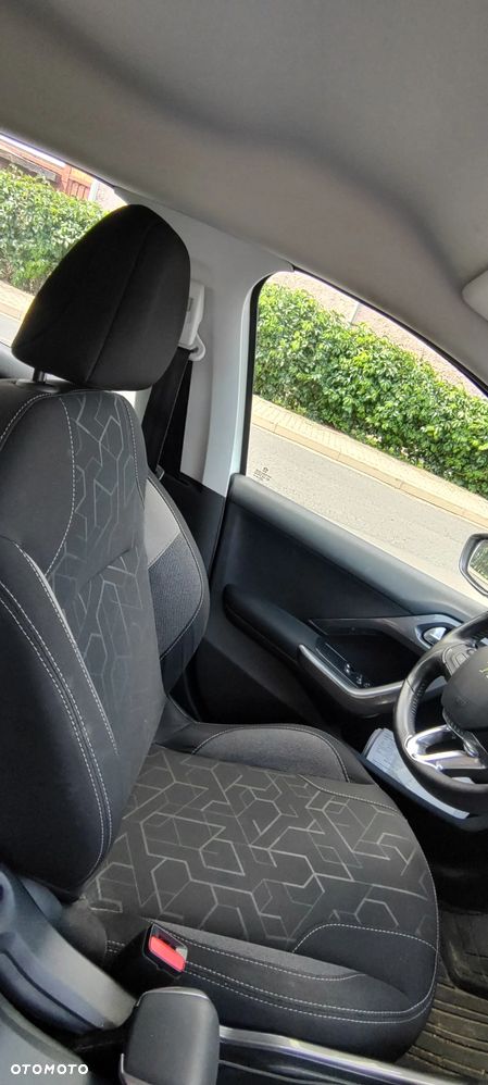 Peugeot 2008 1.2 Pure Tech Active S&S - 9