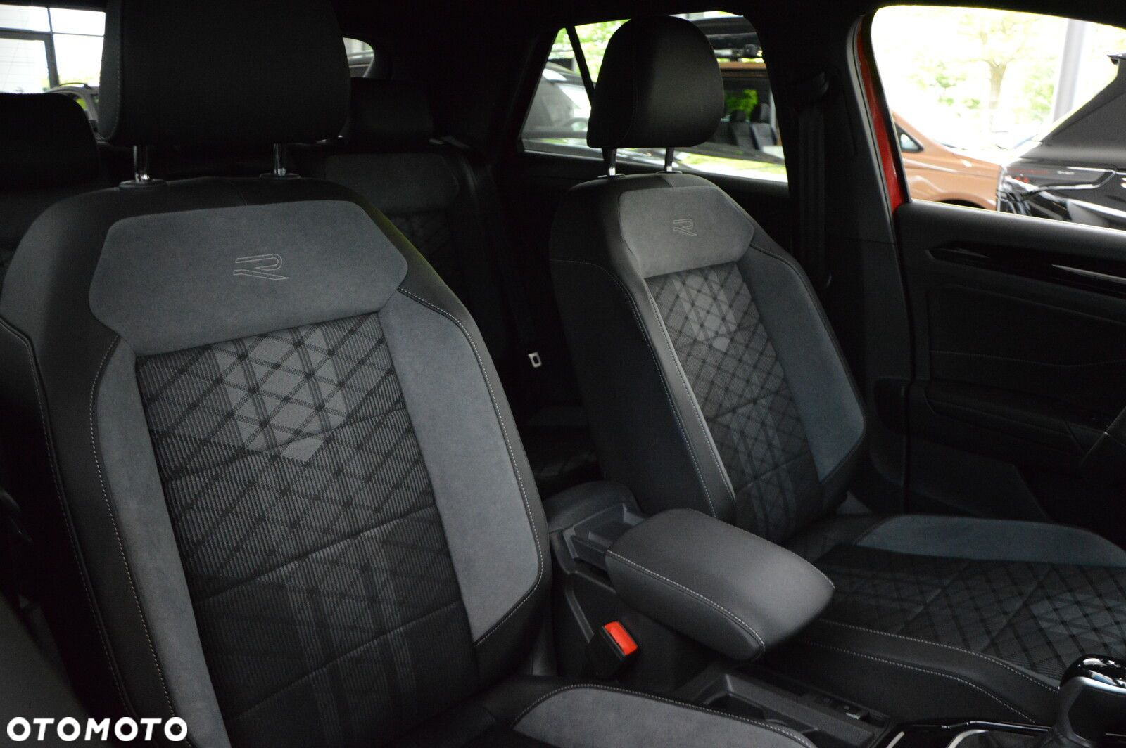 Volkswagen T-Roc - 16