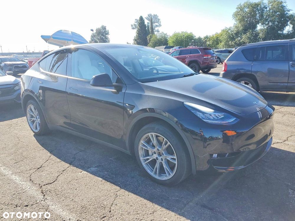 Tesla Model Y Long Range Dual Motor AWD - 6