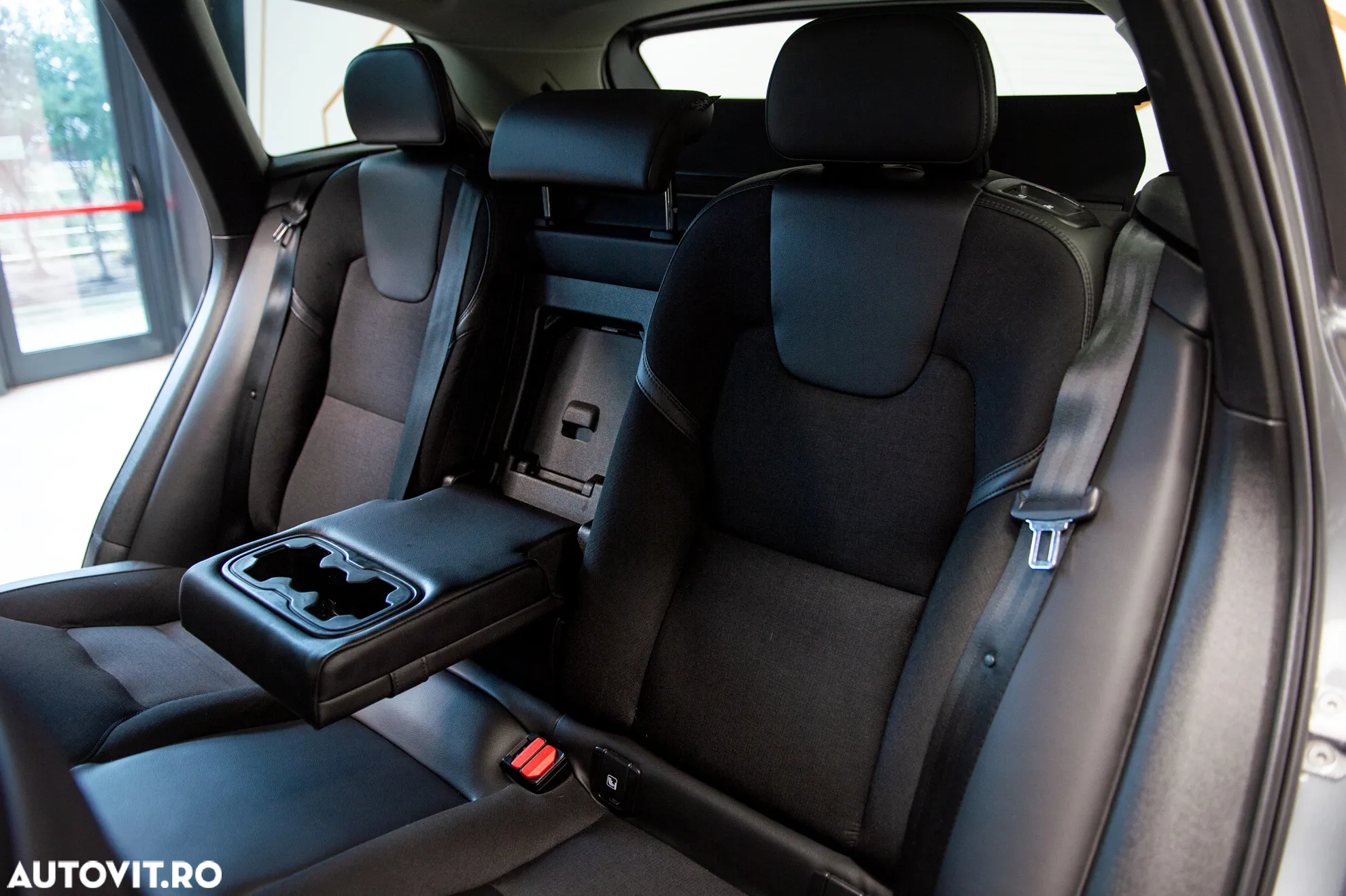 Volvo XC 60 B4 MHEV AWD Momentum Pro - 8