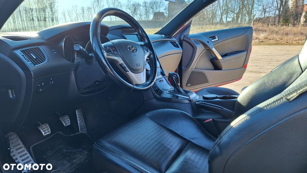 Hyundai Genesis Coupe - 16
