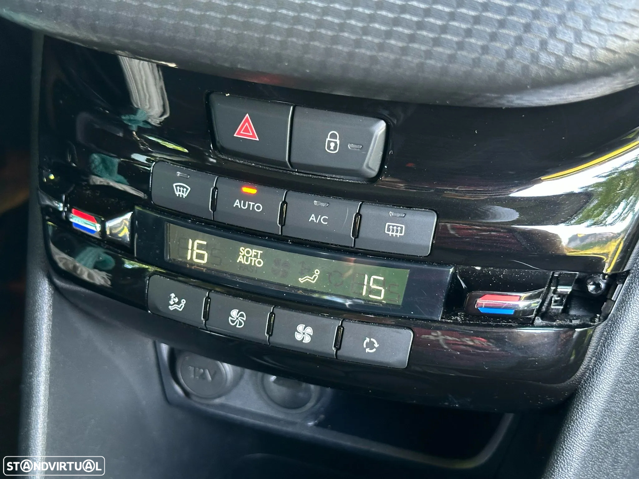 Peugeot 208 1.5 BlueHDi Signature - 9