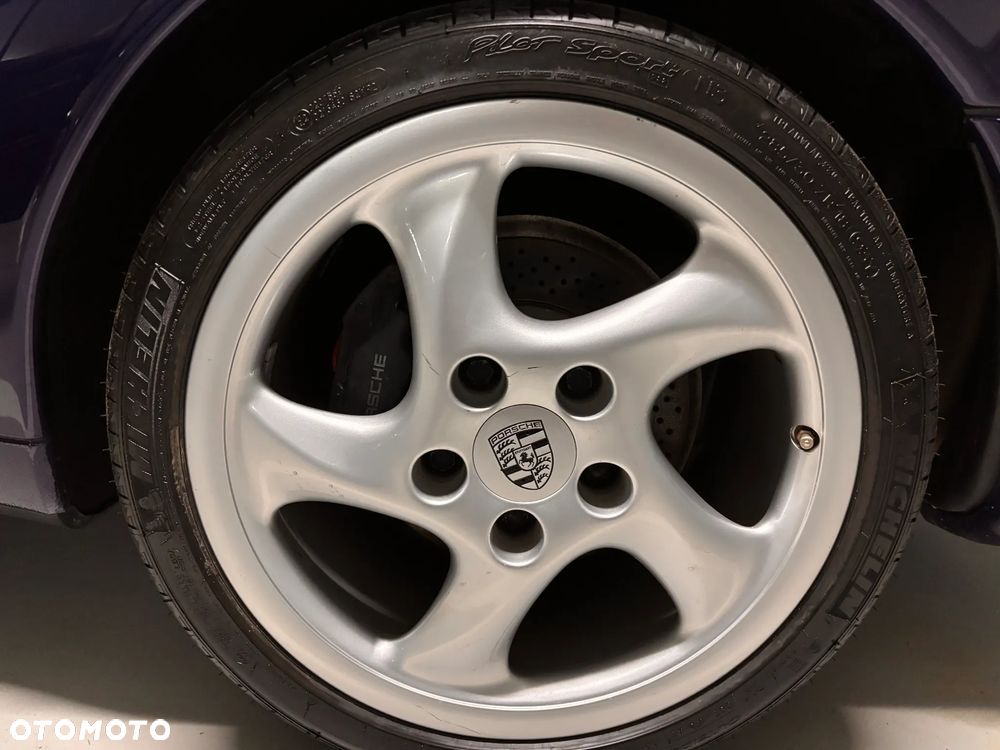 Porsche 911 Carrera - 21