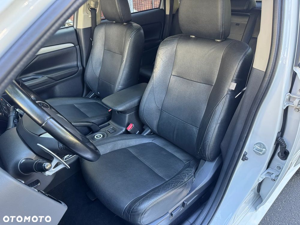 Mitsubishi Outlander PHEV Instyle NAVI + - 13