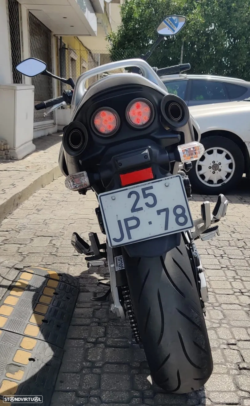 Suzuki GSR 600 - 9