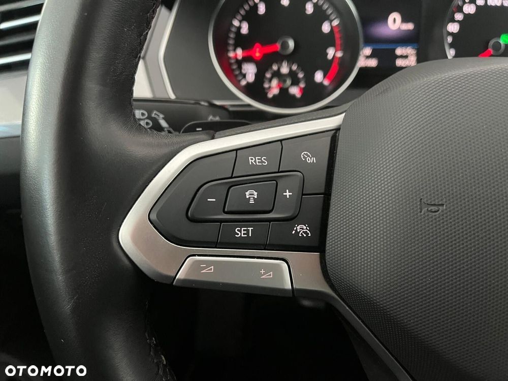 Volkswagen Passat - 22