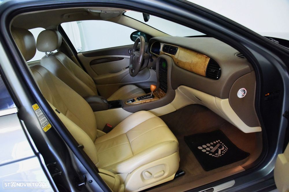 Jaguar S-Type 2.7 D V6 Executive Auto. - 26