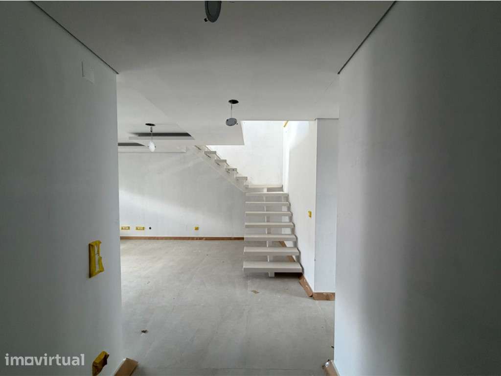 Apartamento Duplex T3 com Openspace de 73 m2 e Garagem - Grande imagem: 4/27