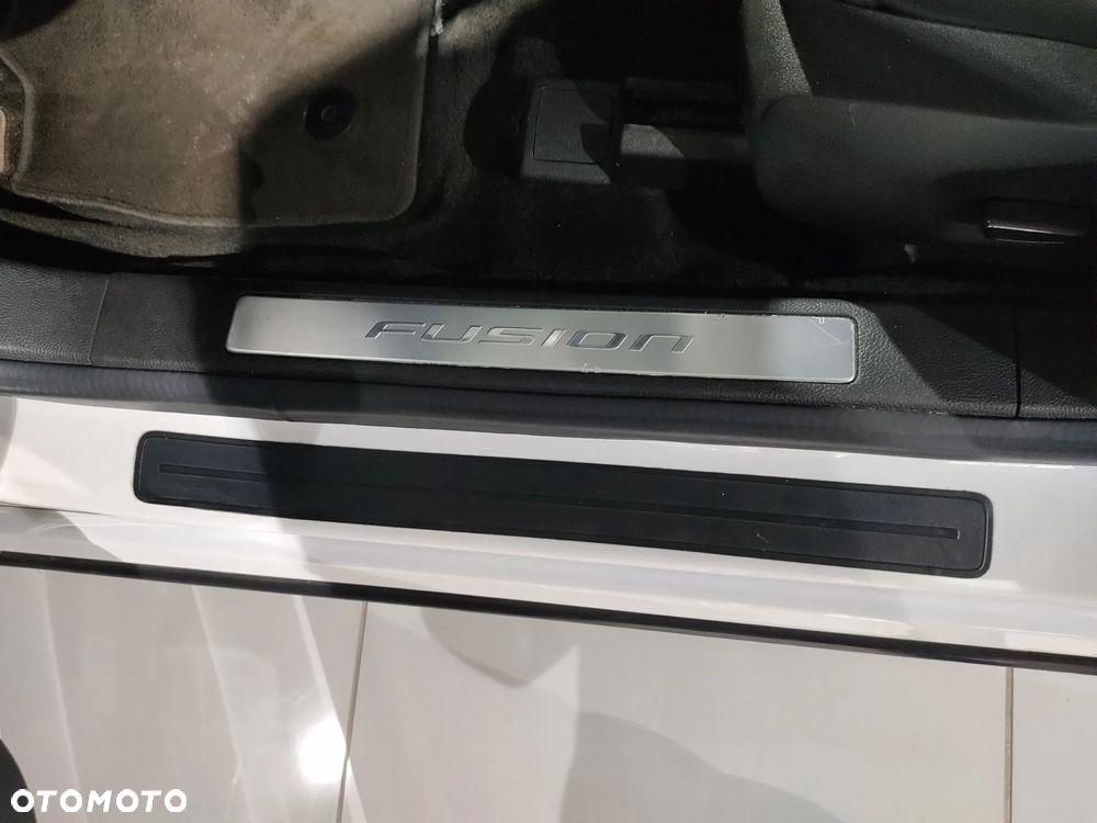 Ford Fusion - 28