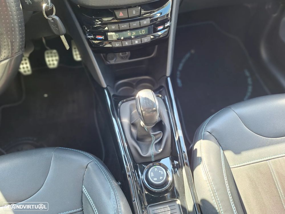 Peugeot 2008 1.2 PureTech Crossway - 29
