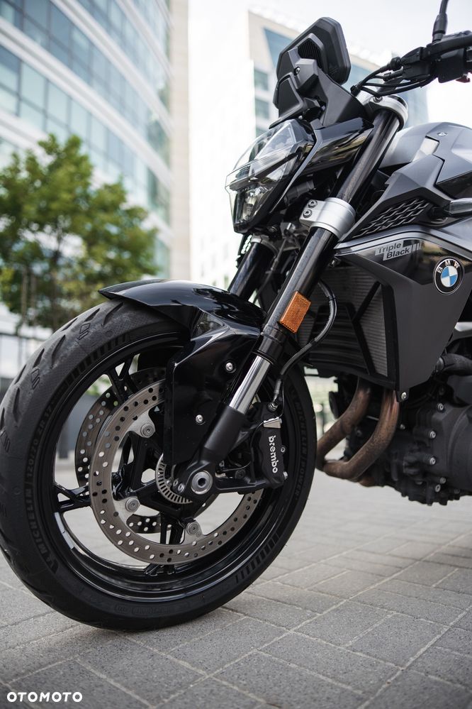 BMW F - 21