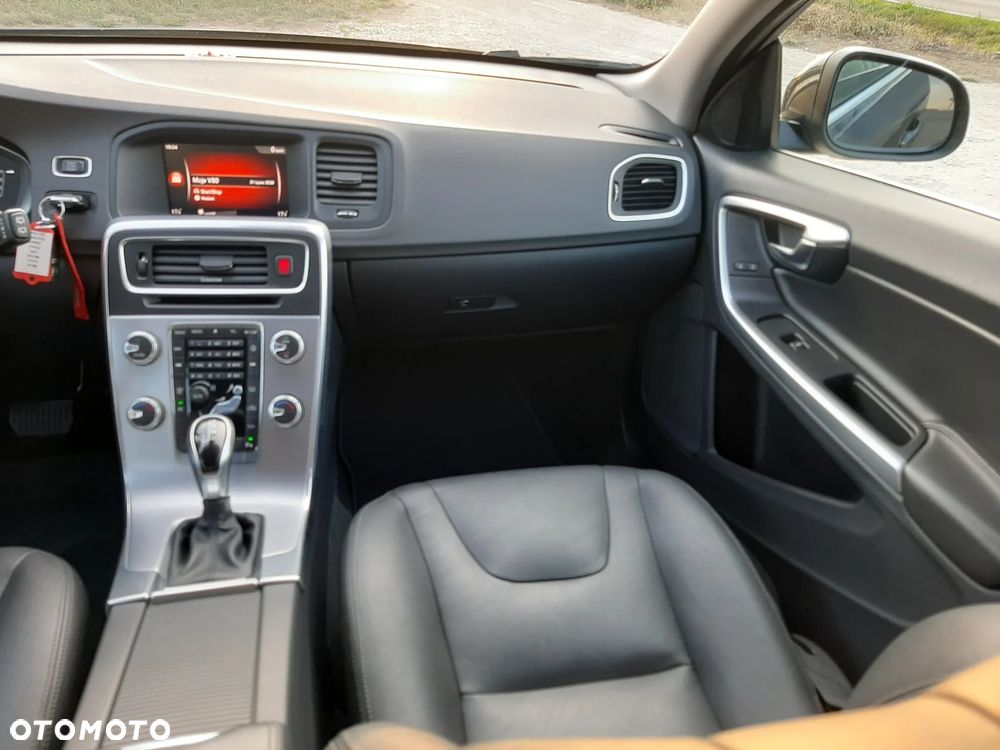 Volvo V60 D3 Geartronic Summum - 26