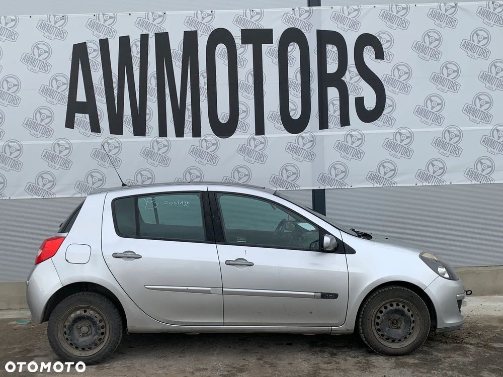 RENAULT CLIO 2005 *SAMOCHÓD NA CZĘŚCI* 2633 MASKA, LAMPA, DRZWI, LUSTERKO, ZDERZAK, GRILL, BŁOTNIK, KLAPA, BELKA, DESKA, FOTELE, KANAPA, ĆWIARTKA, KIEROWNICA, TARCZE, ZACISKI, ZAWIESZENIE, KOMPLETNY PRZÓD, KOMPLETNY TYŁ, LICZNIK, ZEGARY, PRAWE LEWE PRZÓD TYŁ - 1