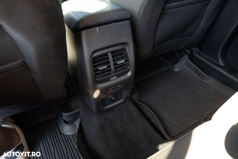 Ford Kuga - 25