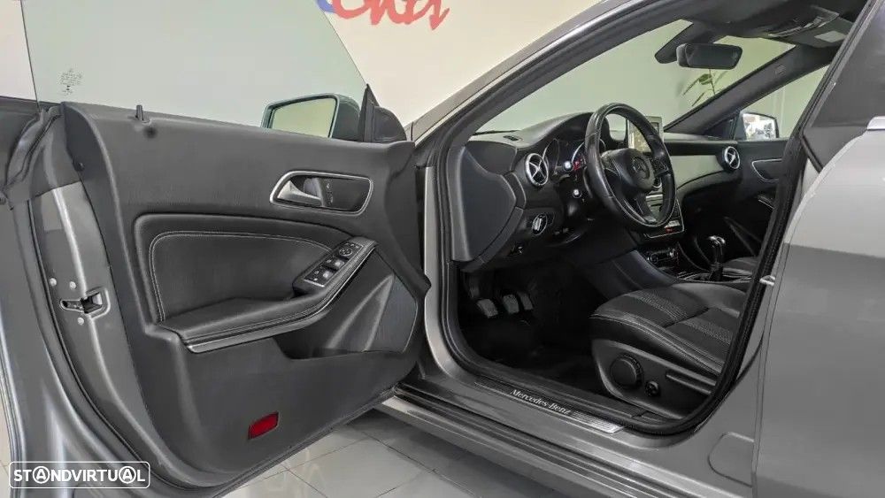 Mercedes-Benz CLA 200 d Shooting Brake AMG Line - 15