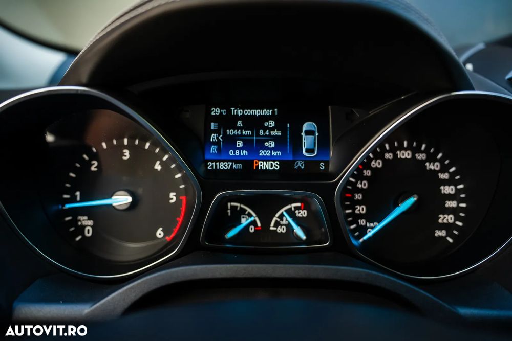 Ford Kuga 2.0 TDCi 4WD Powershift Vignale - 18