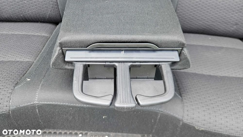 Kanapa Siedzisko Oparcie Welur Podłokietnik Uchwyt Napoje Cupholder Grzane Podgrzewane Skoda Superb II 2 - 3