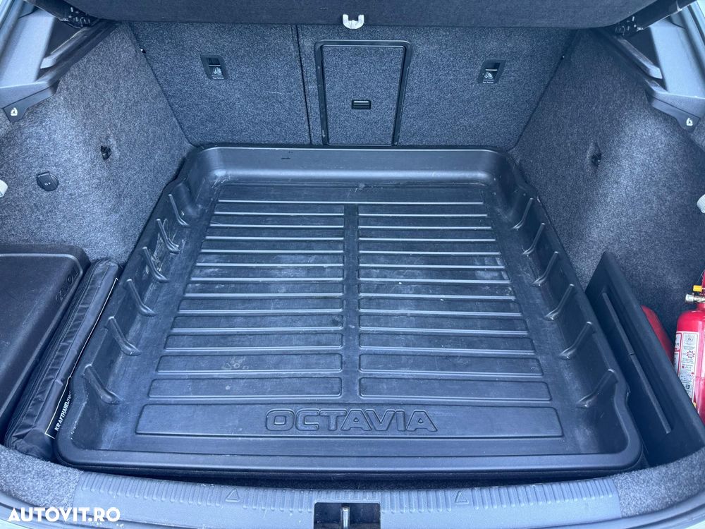 Skoda Octavia 2.0 TDI DSG RS - 17