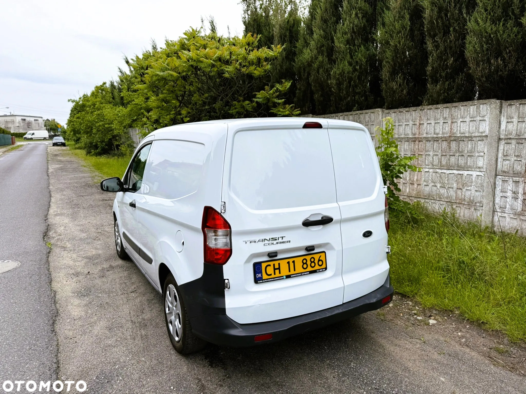 Ford Transit Courier - 13