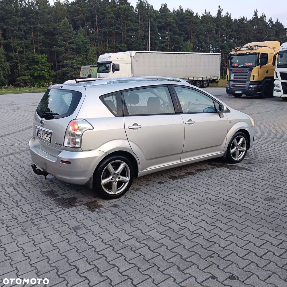 Toyota Corolla Verso 2.2 D-4D Premium - 4