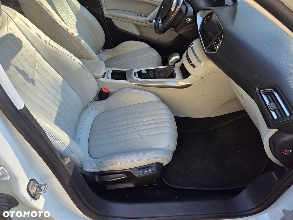 Peugeot 308 1.2 PureTech Allure S&S EAT6 - 19
