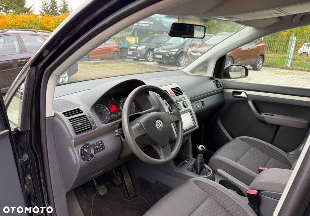 Volkswagen Touran - 21