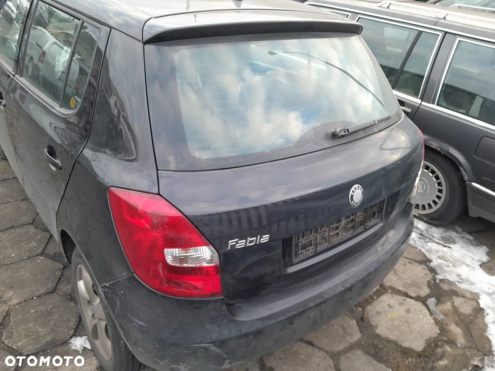 Lampa tylna lewa SKODA Fabia II HB 5D - 4