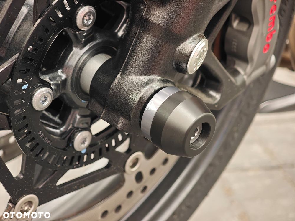 Triumph Street Triple - 10
