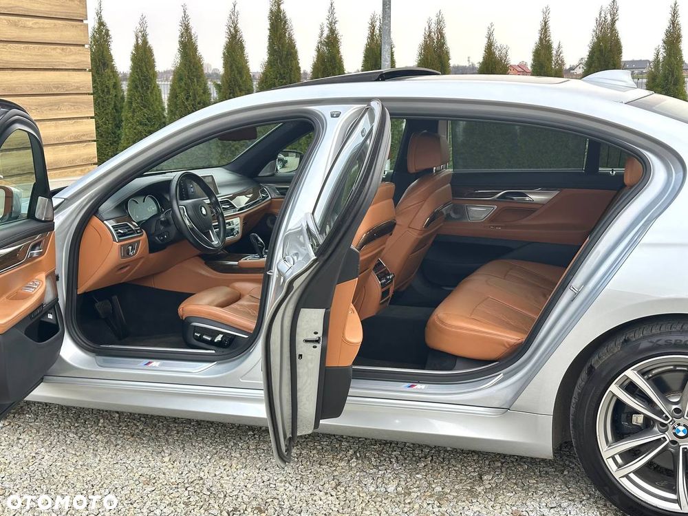 BMW Seria 7 750Li xDrive - 12
