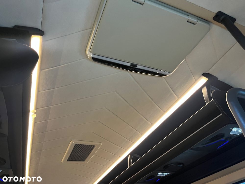 Mercedes-Benz Sprinter 519 - 24