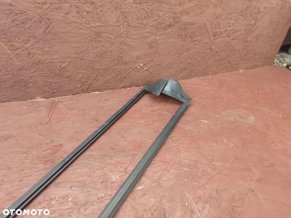 BMW E46 COUPE ORYGINALNA USZCZELKA DRZWI GÓRNA SZYBY WEWNĘTRZNA LEWA / PRAWA W DOBRYM STANIE O NR. 51 32 8 194 731 / 51 32 8 194 732 OEM - 3