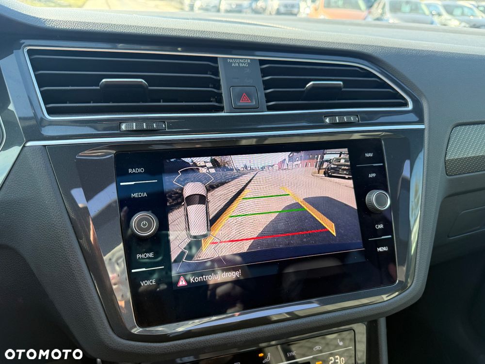 Volkswagen Tiguan 2.0 TDI SCR 4MotION DSG R-Line - 16