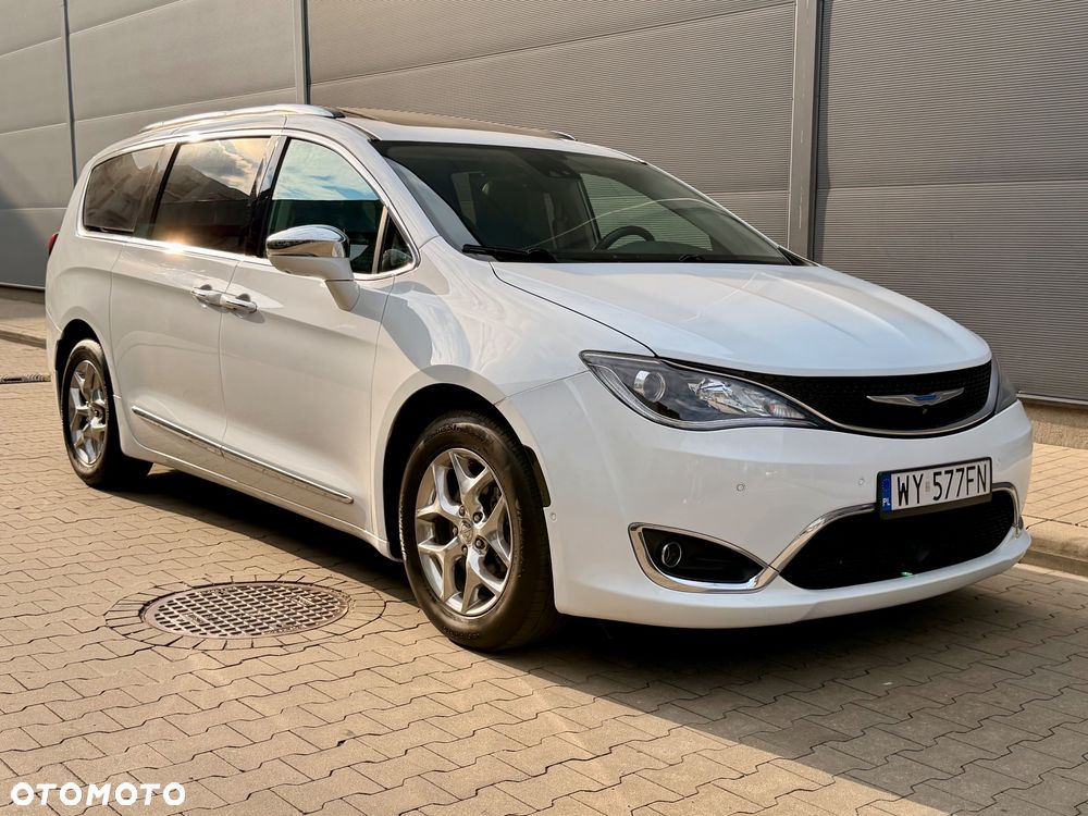 Chrysler Pacifica - 2