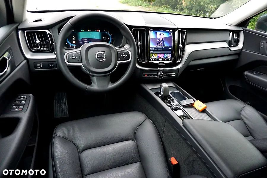 Volvo XC 60 B4 D Geartronic Momentum Pro - 23