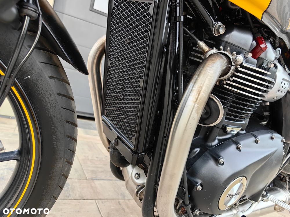 Triumph Bonneville - 24