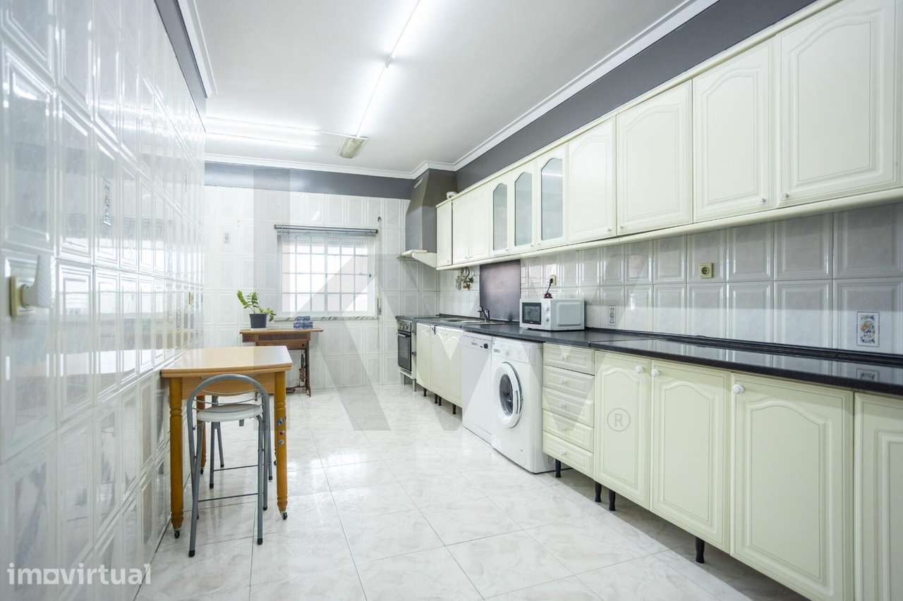 Apartamento T2+2 com terraço e sótão - Grande imagem: 2/48