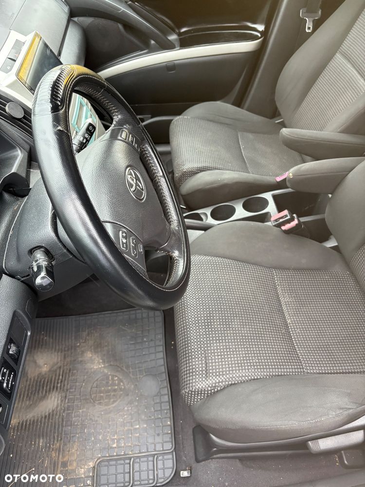 Toyota Corolla Verso - 11