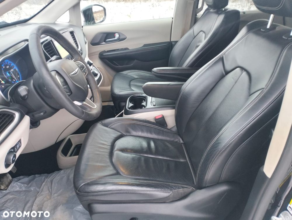 Chrysler Pacifica - 2