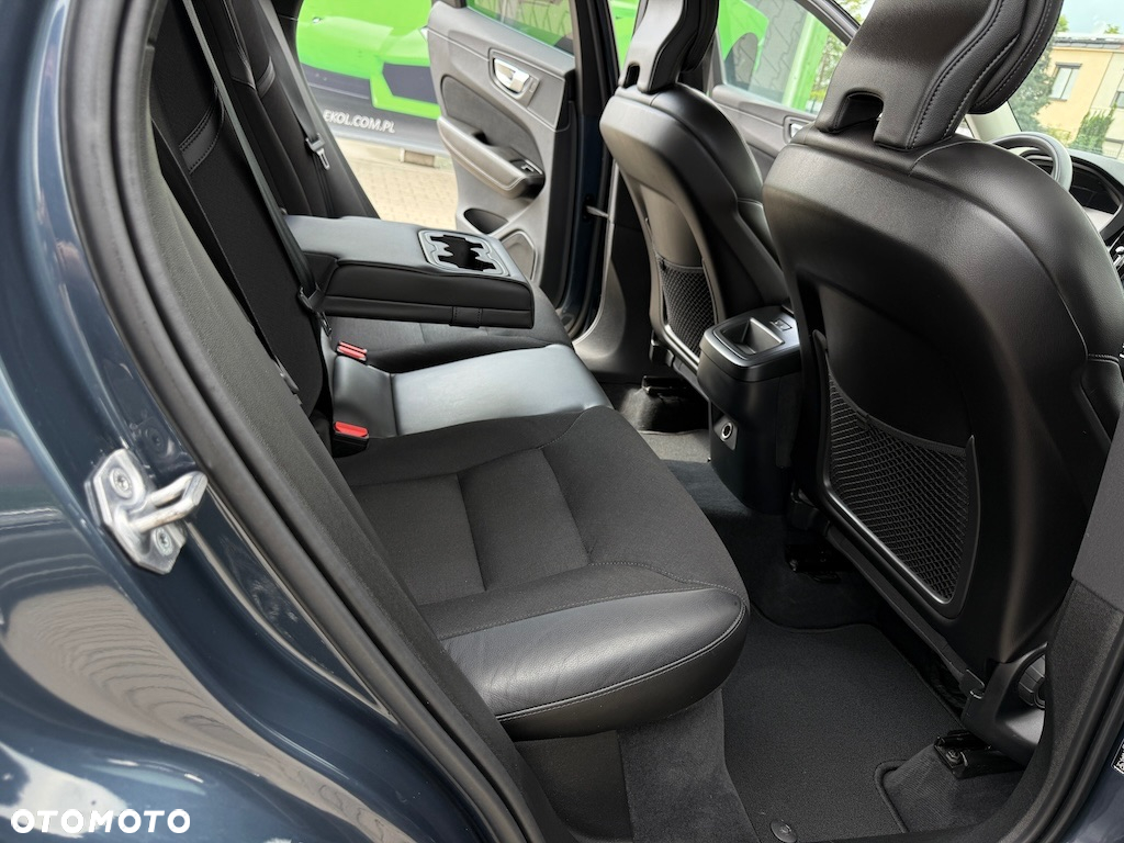 Volvo XC 60 D4 Geartronic Momentum Pro - 32
